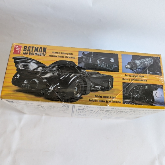 Batman Batmobile AMT Model Kit Jada Toys DC Die-Cast Scale 1:24 Figure - Picture 3 of 5